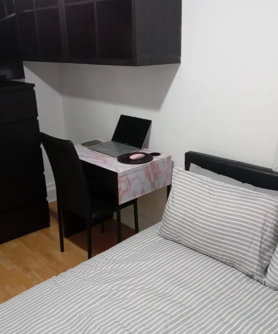 בית אירוח לונדון Exclusive Luxurious Double Bedroom In A Beautiful Shared Flat Close To Transit & Grocery Stores בריטניה