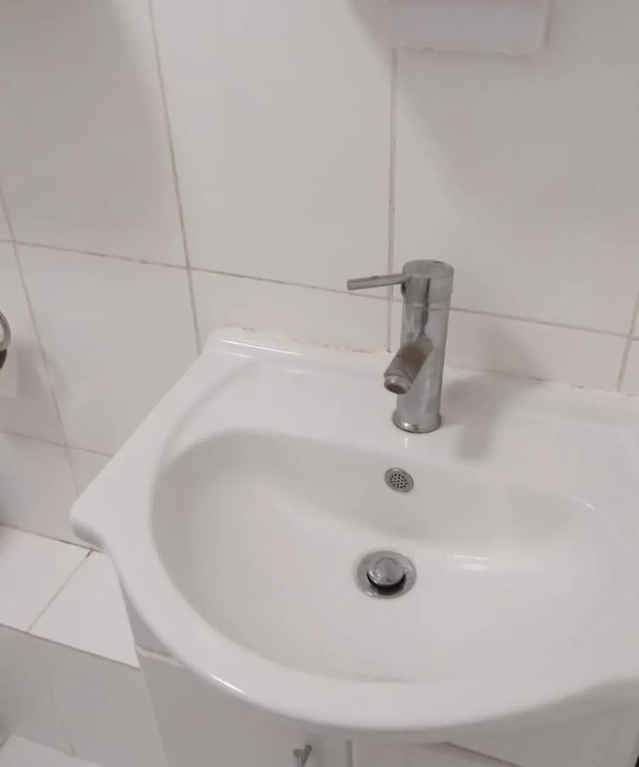 לונדון Exclusive Luxurious Double Bedroom In A Beautiful Shared Flat Close To Transit & Grocery Stores בית אירוח