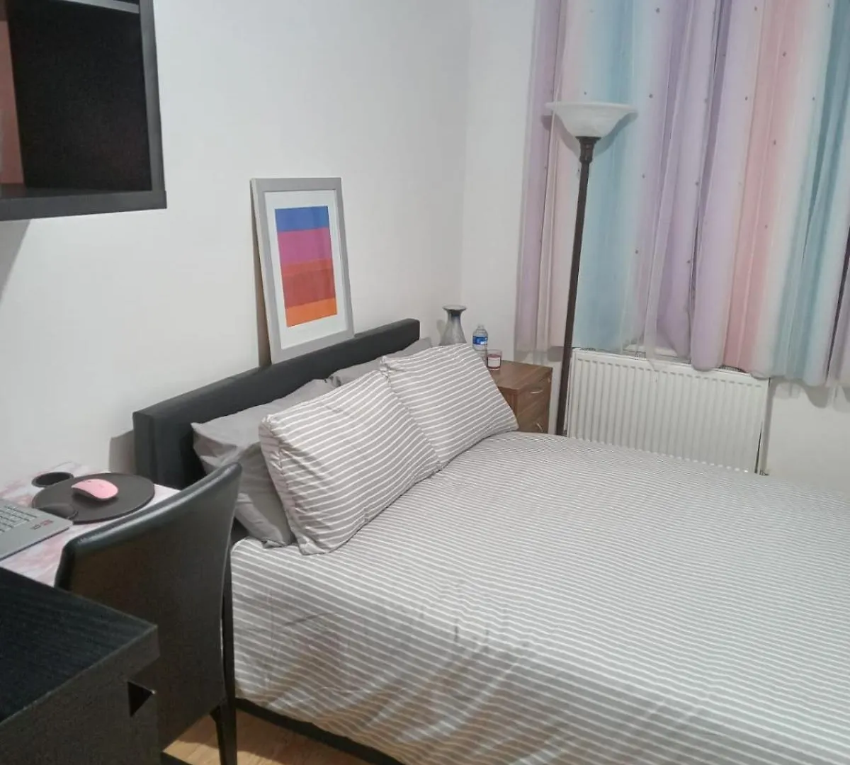 לונדון Exclusive Luxurious Double Bedroom In A Beautiful Shared Flat Close To Transit & Grocery Stores